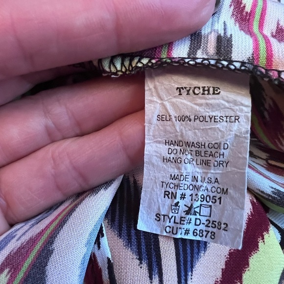 Meghan Los Angeles Geometric Spaghetti Strap Keyhole
Neck Mini Dress Size: S - Picture 10 of 10